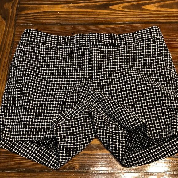 Banana Republic Black and White Size 4P Shorts - Picture 1 of 6